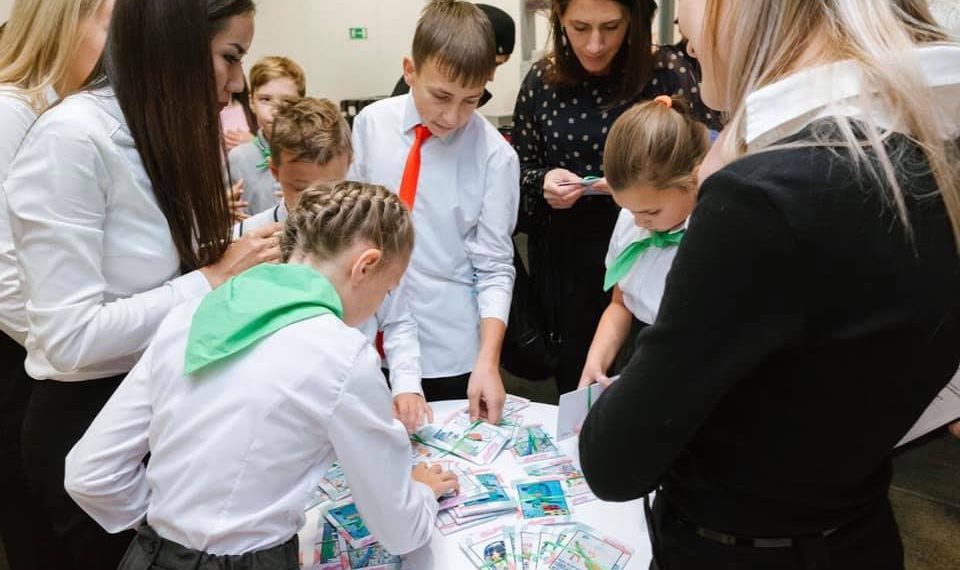 Директор Фонда наградила участников проекта «Зеленая кисточка»