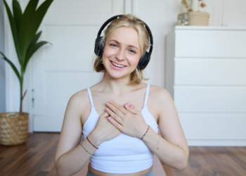 Слушайте наш первый эпизод подкаста для подростков с расстройствами пищевого поведения!