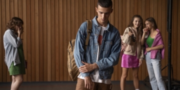 Поддержка детей и подростков с нарушениями слуха